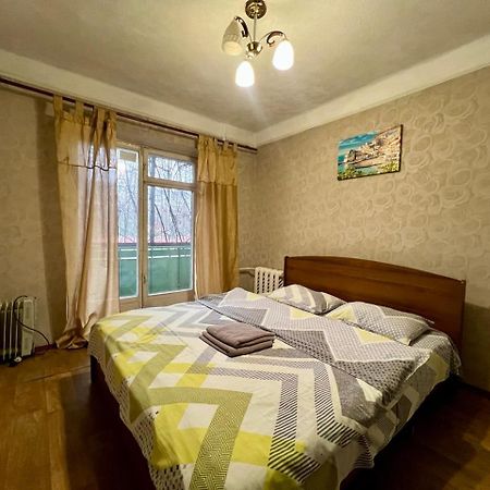 Квартира Эконом-Класса Возле Метро Левобережная Kiev Dış mekan fotoğraf