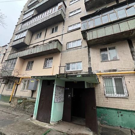 Квартира Эконом-Класса Возле Метро Левобережная Kiev Dış mekan fotoğraf