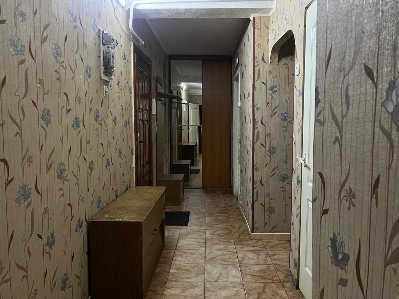 Квартира Эконом-Класса Возле Метро Левобережная Kiev Dış mekan fotoğraf