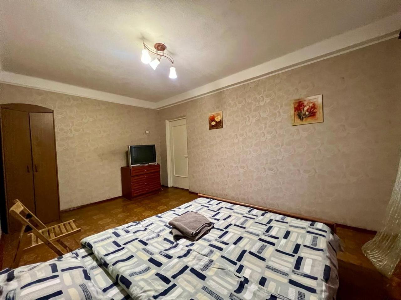 Квартира Эконом-Класса Возле Метро Левобережная Kiev Dış mekan fotoğraf