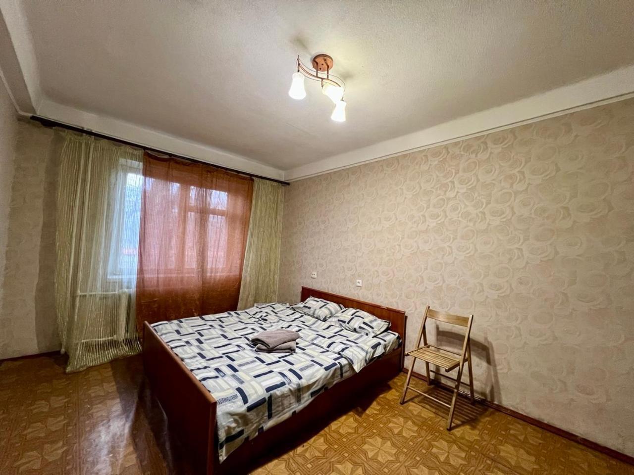 Квартира Эконом-Класса Возле Метро Левобережная Kiev Dış mekan fotoğraf
