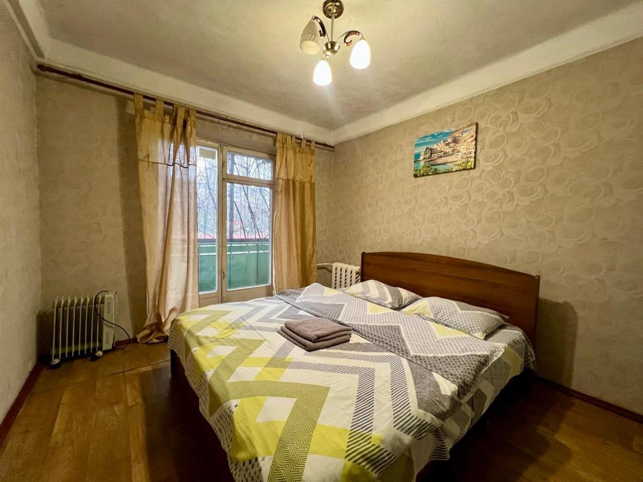 Квартира Эконом-Класса Возле Метро Левобережная Kiev Dış mekan fotoğraf