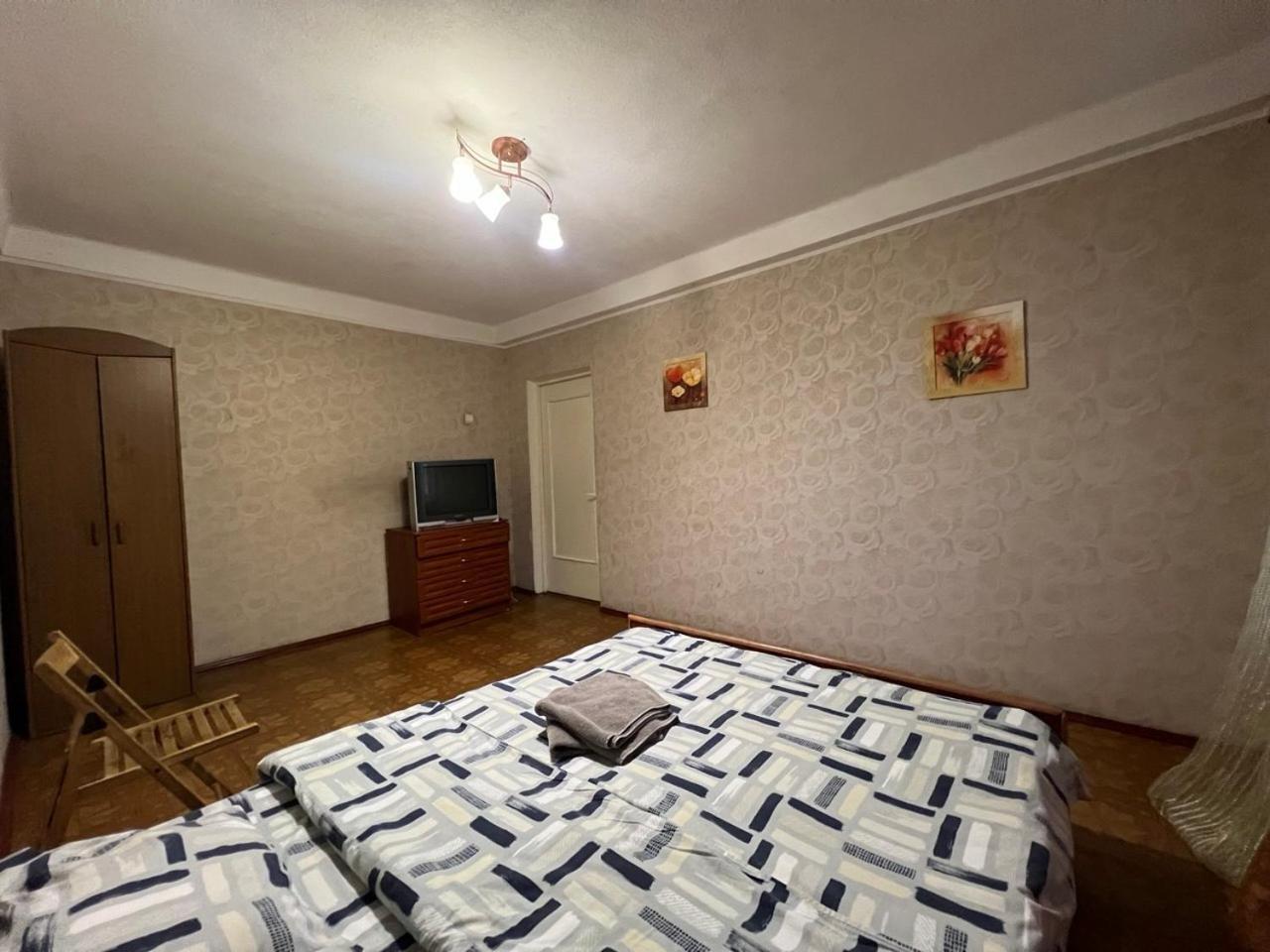 Квартира Эконом-Класса Возле Метро Левобережная Kiev Dış mekan fotoğraf