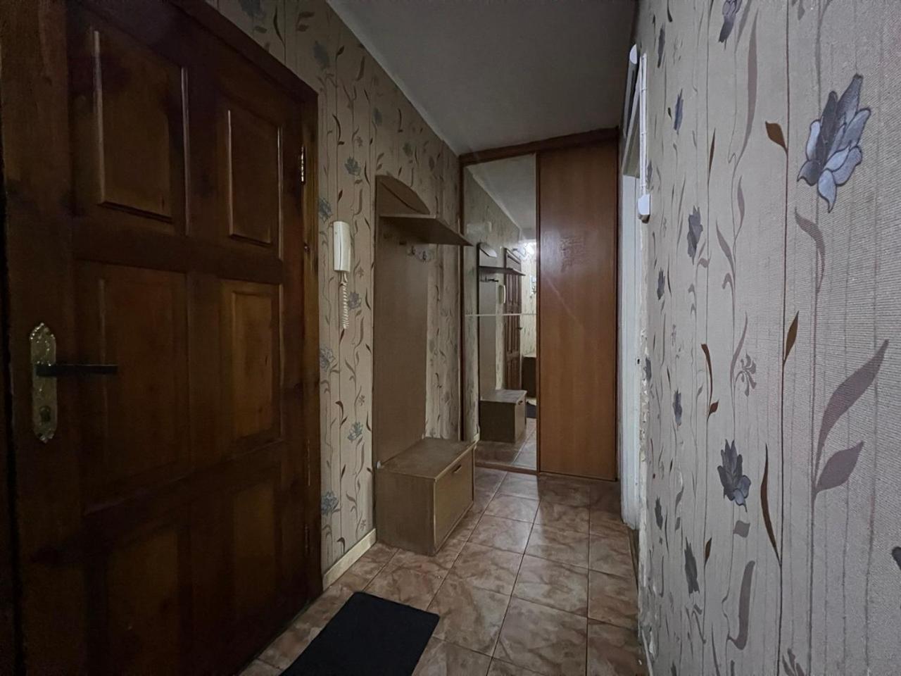Квартира Эконом-Класса Возле Метро Левобережная Kiev Dış mekan fotoğraf